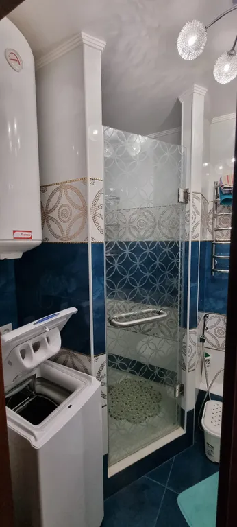 Квартира трёхкомнатная на улице Виткевиче, 62 м², Кацивели — ванная комната