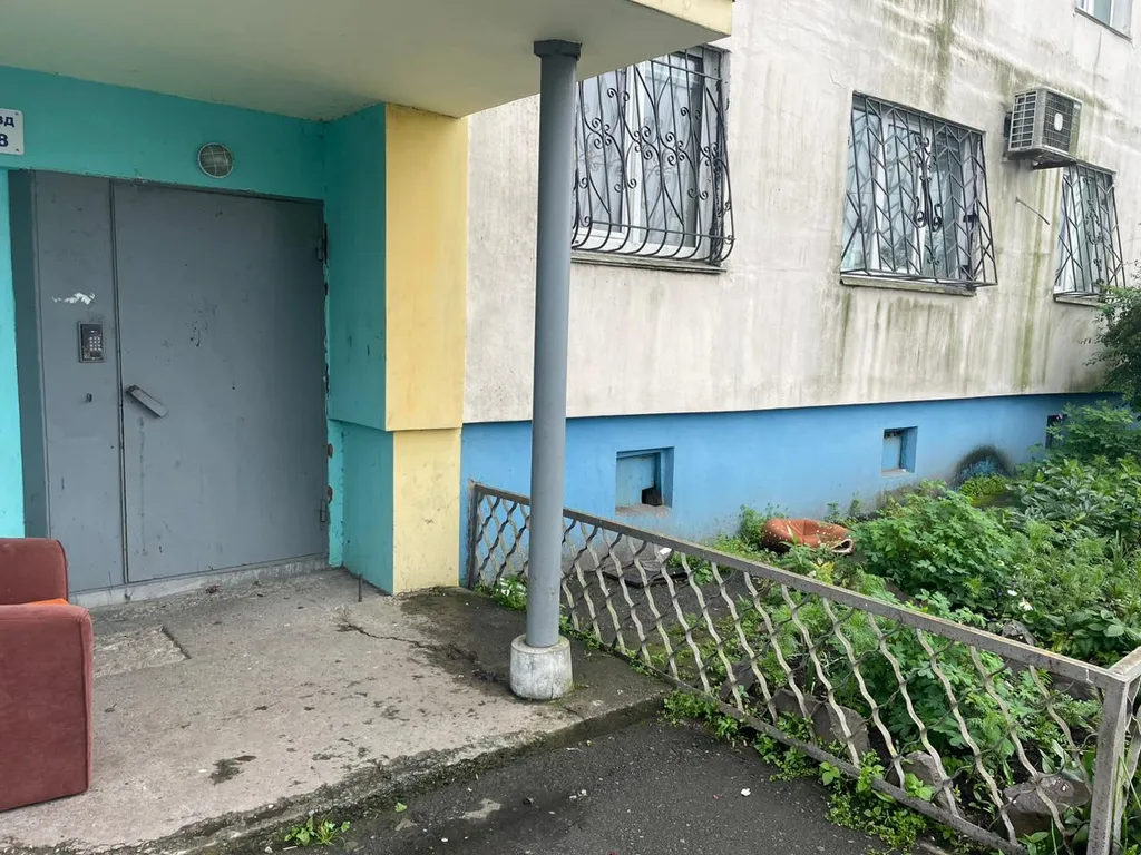Квартира однокомнатная в Ленинском, 35 м², Владивосток — двор