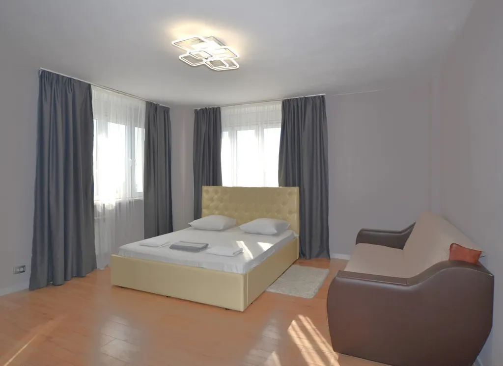 Квартира однокомнатная в Советском, 51 м², Красноярск — спальня, фото 2