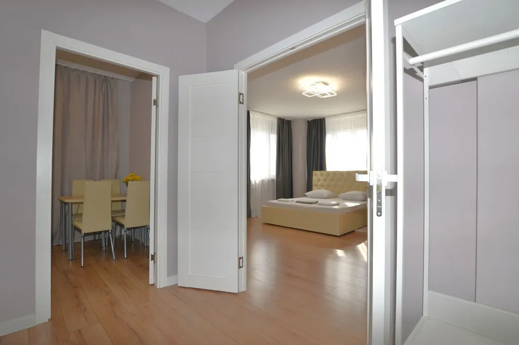 Квартира однокомнатная в Советском, 51 м², Красноярск — спальня, фото 3