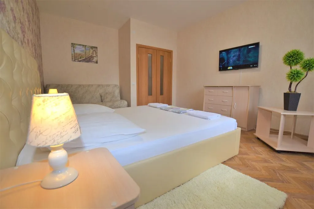 Квартира однокомнатная в Советском, 51 м², Красноярск — спальня, фото 2