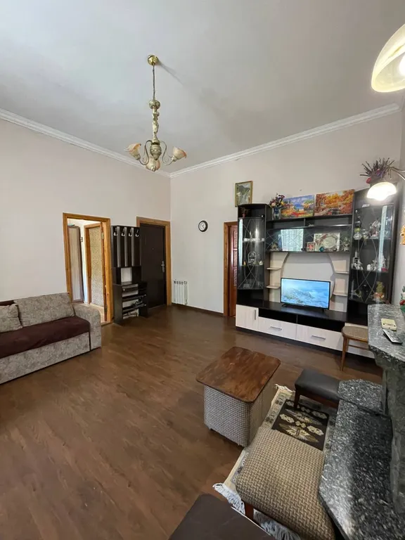 Квартира двухкомнатная на улице Батурина, 40 м², Ливадия — фото 2