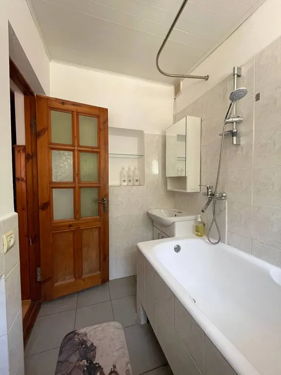 Квартира двухкомнатная на улице Батурина, 40 м², Ливадия — фото 8