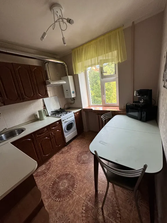 Квартира двухкомнатная на улице Широкой, 44 м², Кисловодск — кухня