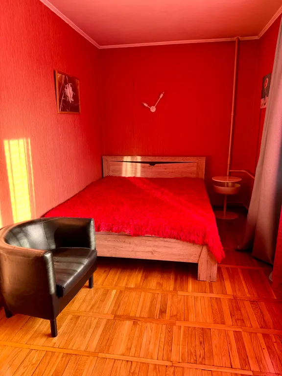 Квартира двухкомнатная на улице Широкой, 44 м², Кисловодск — спальня, фото 2