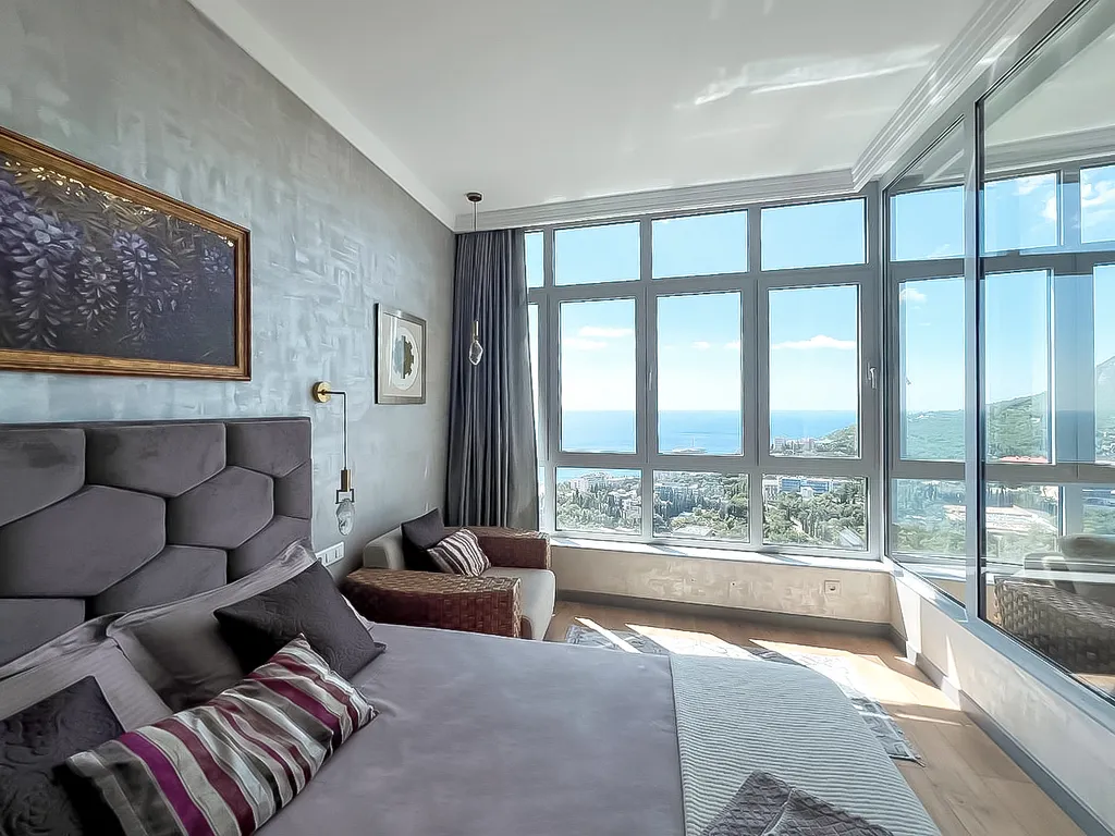 Апартаменты трёхкомнатные на улице Сергеева-Ценского, 60 м², Алушта — фото 7
