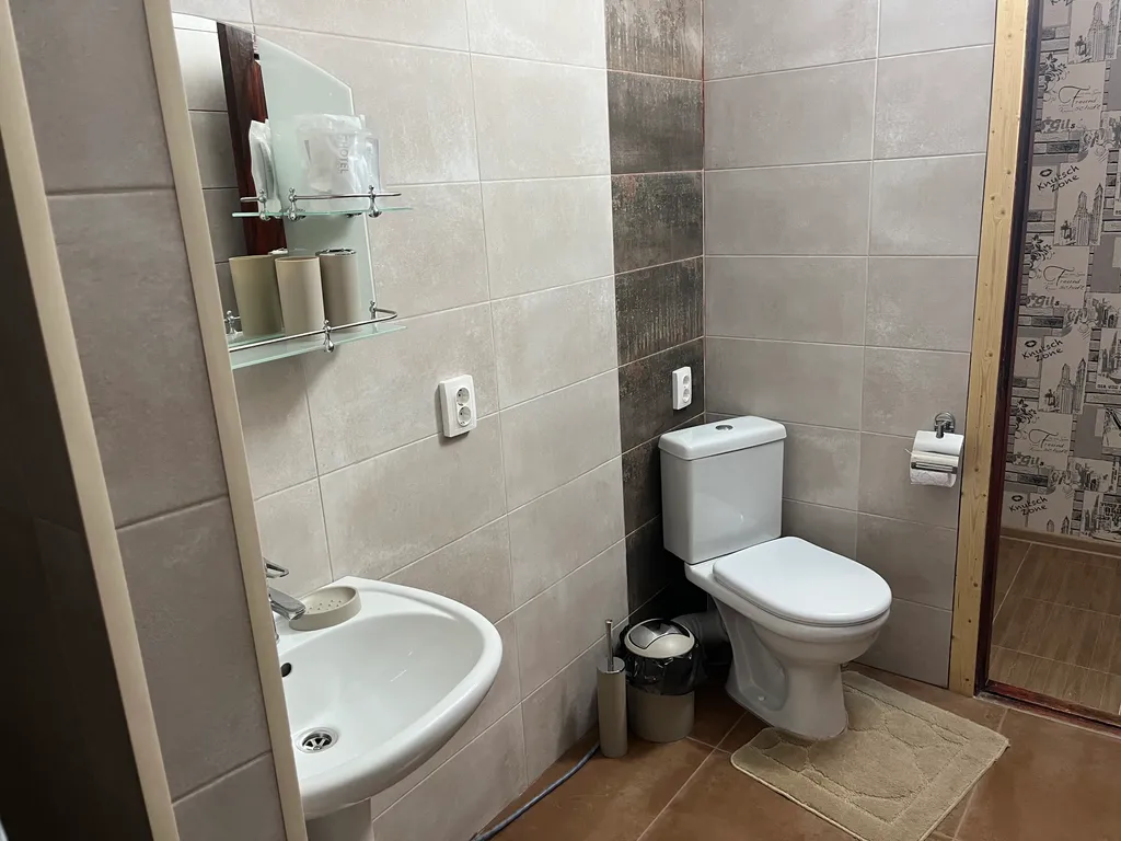 Коттедж 5-местный на улице Маршала Еременко, 60 м², Судак — ванная комната, фото 6