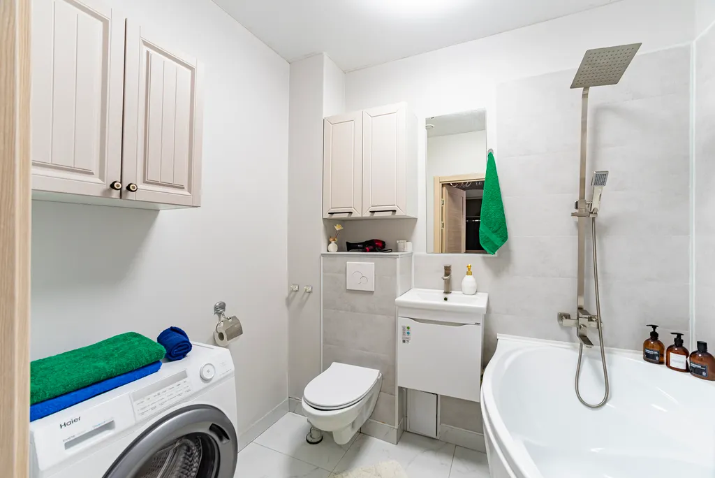 Квартира двухкомнатная в Академическом, 45 м², Екатеринбург — ванная комната