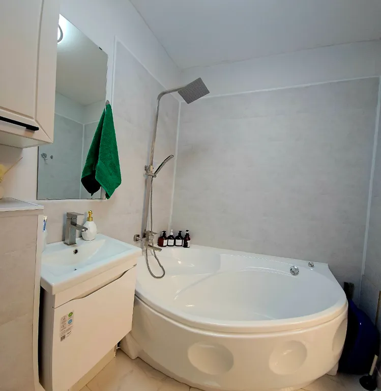 Квартира двухкомнатная в Академическом, 45 м², Екатеринбург — ванная комната, фото 3