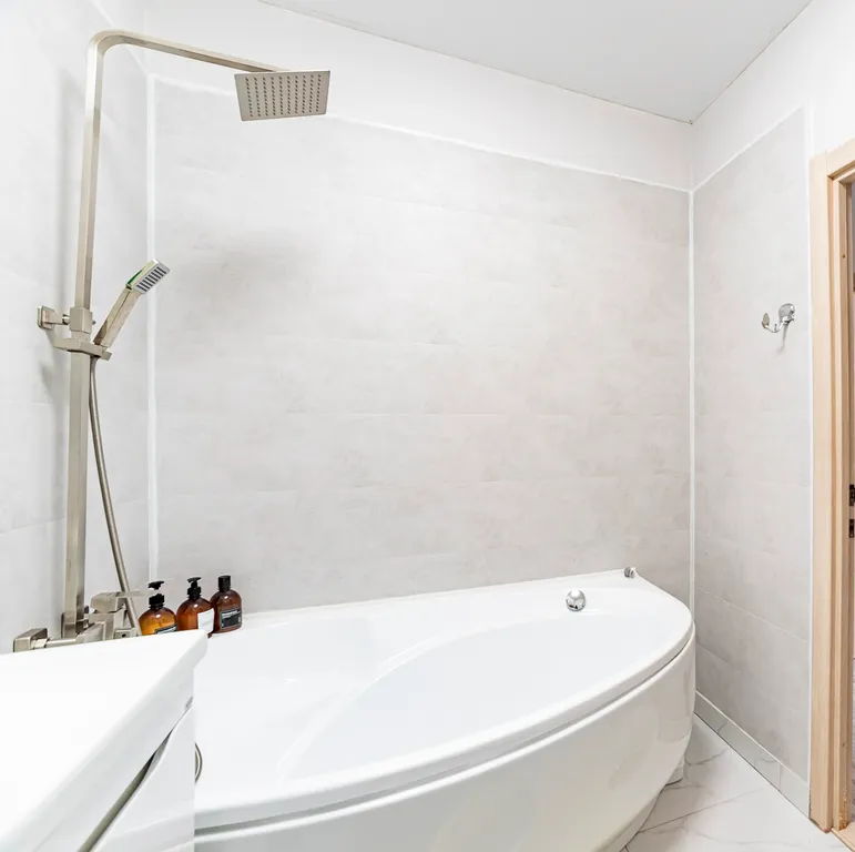 Квартира двухкомнатная в Академическом, 45 м², Екатеринбург — ванная комната, фото 4