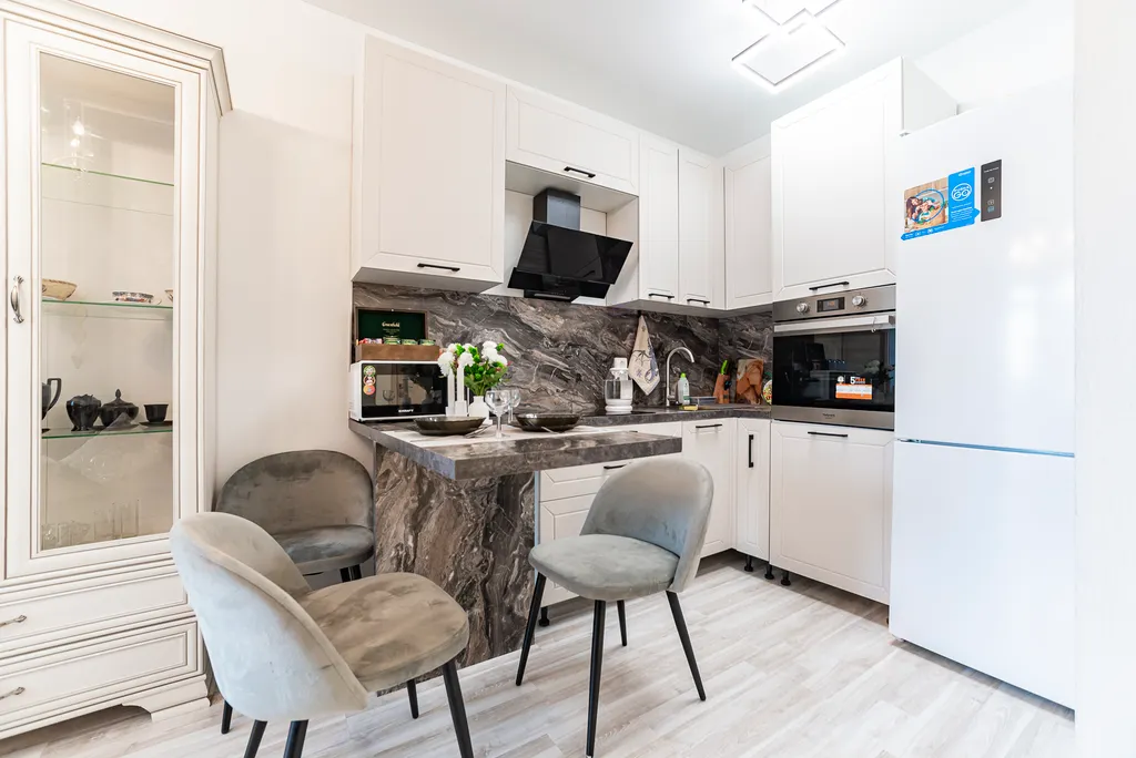 Квартира двухкомнатная в Академическом, 45 м², Екатеринбург — кухня, фото 2