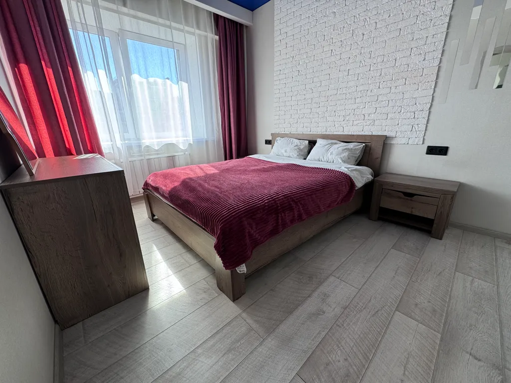 Квартира однокомнатная в Октябрьском, 45 м², Иркутск — спальня, фото 3