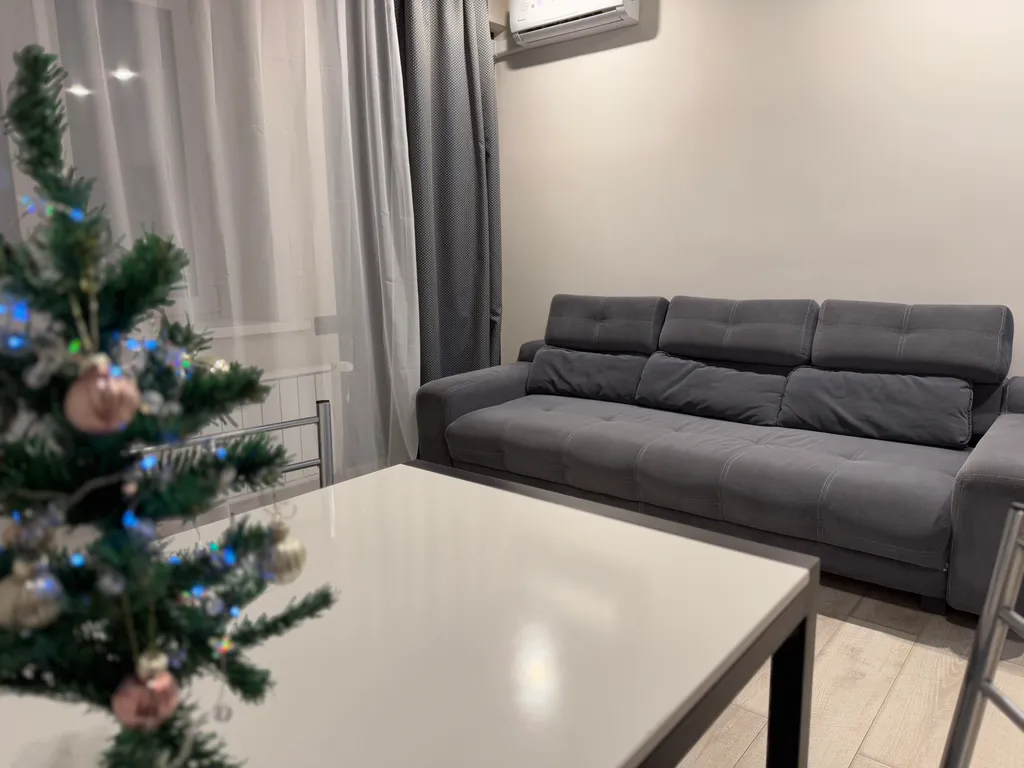 Квартира однокомнатная в Октябрьском, 45 м², Иркутск — спальня, фото 4