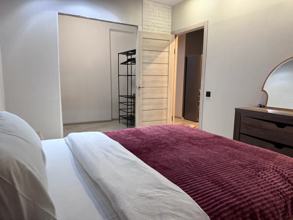 Квартира однокомнатная в Октябрьском, 45 м², Иркутск — спальня, фото 5