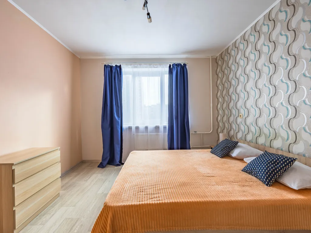 Апартаменты двухкомнатные в Красногвардейском, 62 м², Санкт-Петербург — спальня, фото 2