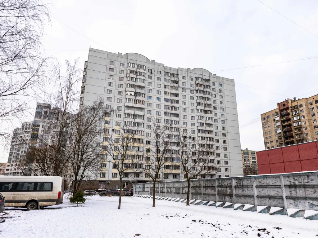 Апартаменты двухкомнатные в Красногвардейском, 62 м², Санкт-Петербург — двор, фото 2