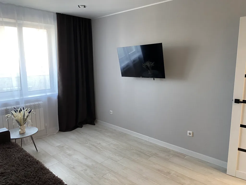 Квартира однокомнатная в переулке Юннатове, 42 м², Смоленск — спальня, фото 3