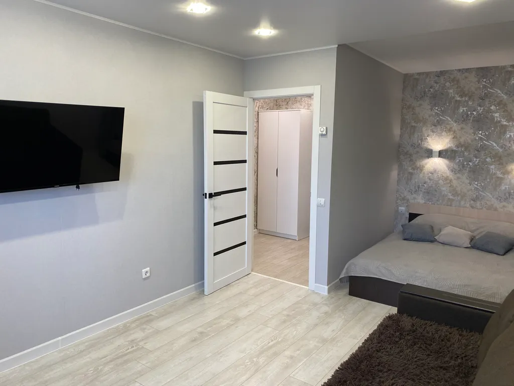 Квартира однокомнатная в переулке Юннатове, 42 м², Смоленск — спальня, фото 5