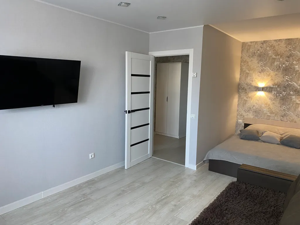 Квартира однокомнатная в переулке Юннатове, 42 м², Смоленск — спальня, фото 2