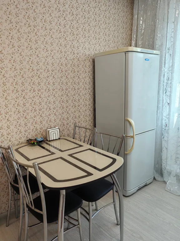 Квартира двухкомнатная в Советском, 70 м², Красноярск — кухня, фото 4