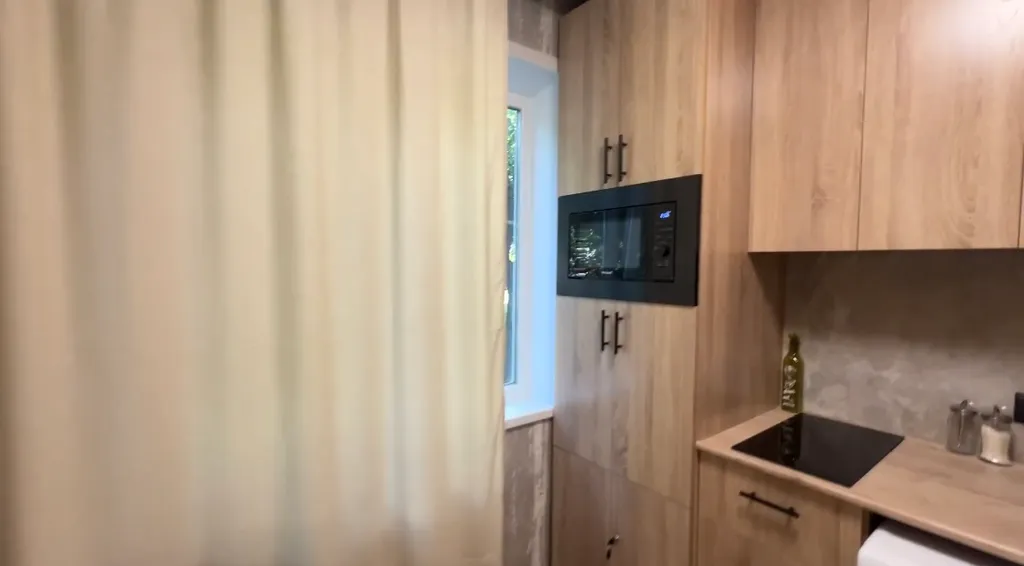 Квартира двухкомнатная у Маршала Покрышкина, в Центральном, 50 м², Новосибирск — кухня, фото 3