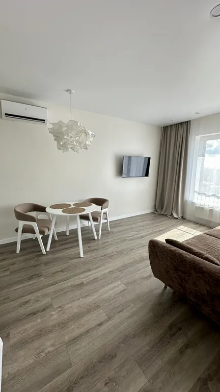 Апартаменты однокомнатные на улице Николая Машарова, 40 м², Тюмень — фото 3