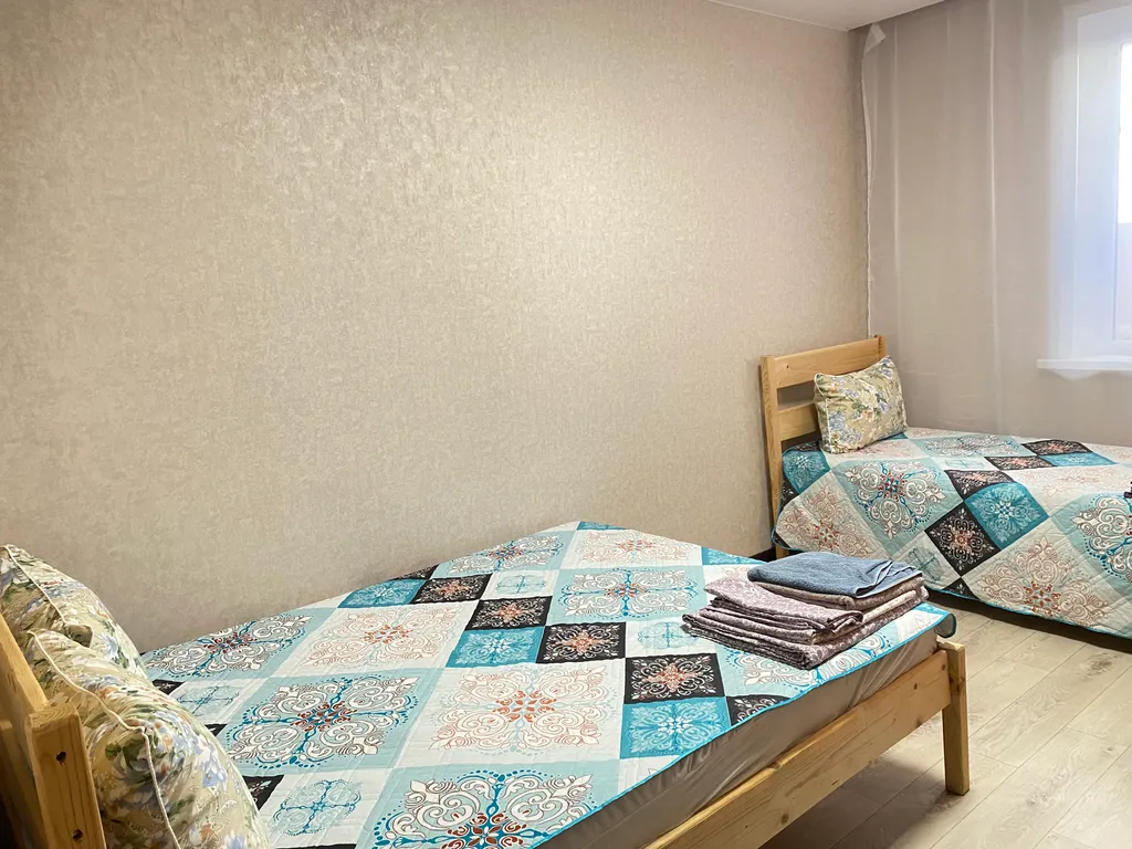 Квартира двухкомнатная на улице Звездной, 56 м², Сызрань — спальня, фото 3