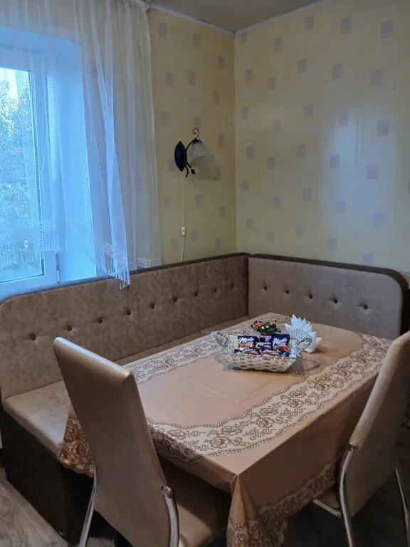 Дом 9-местный в деревни Взваде, 100 м², Старая Русса — кухня, фото 4