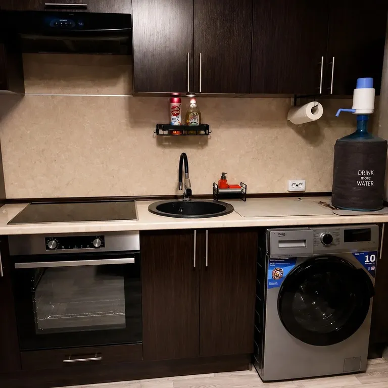 Дом 9-местный в деревни Взваде, 100 м², Старая Русса — кухня, фото 5