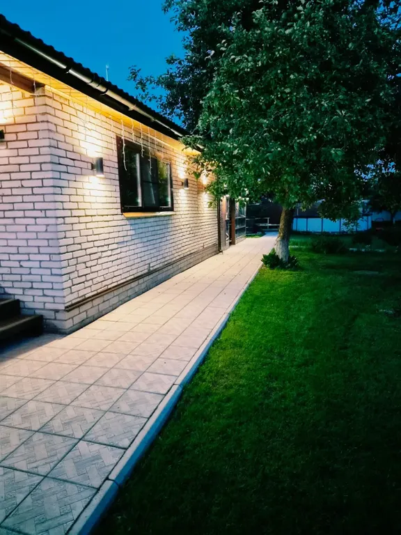 Дом 9-местный в деревни Взваде, 100 м², Старая Русса — двор, фото 3