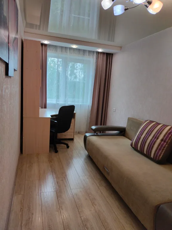 Квартира двухкомнатная в Октябрьском, 52 м², Иркутск — спальня, фото 3