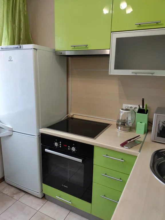 Квартира двухкомнатная в Октябрьском, 52 м², Иркутск — кухня