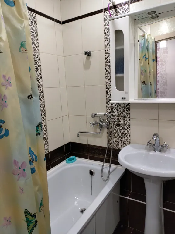 Квартира двухкомнатная в Октябрьском, 52 м², Иркутск — ванная комната