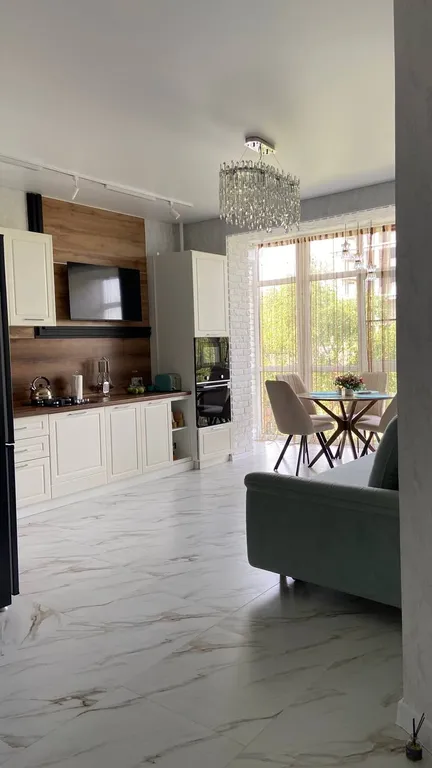 Квартира однокомнатная на улице Нелюбина, 50 м², Ессентуки — кухня