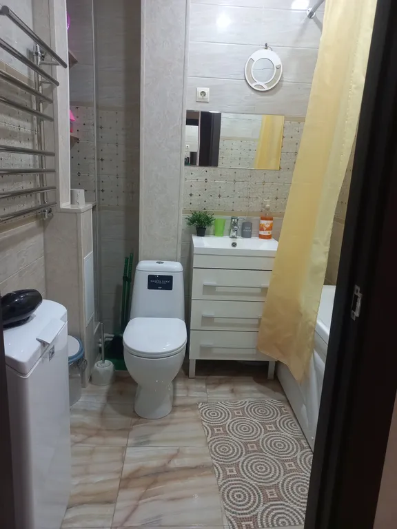 Квартира однокомнатная у Гагаринской, в Октябрьском, 35 м², Самара — ванная комната