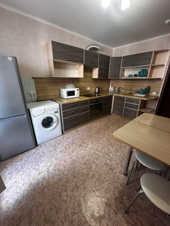 Квартира однокомнатная у Спортивной, в Советском, 58 м², Самара — кухня, фото 3