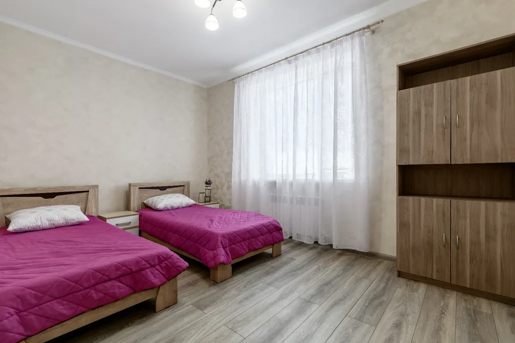 Дом 8-местный на улице Владимирской, 70 м², Аксай — спальня, фото 5