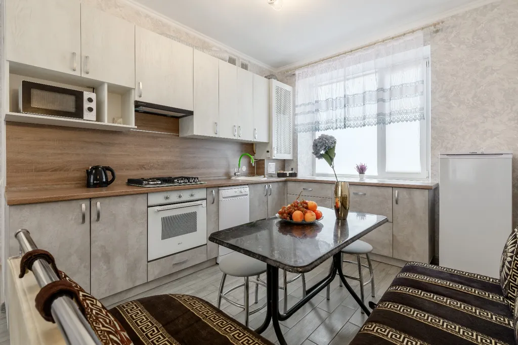 Дом 8-местный на улице Владимирской, 70 м², Аксай — кухня