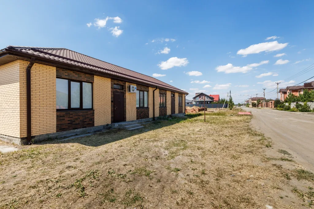 Дом 8-местный на улице Владимирской, 70 м², Аксай — двор