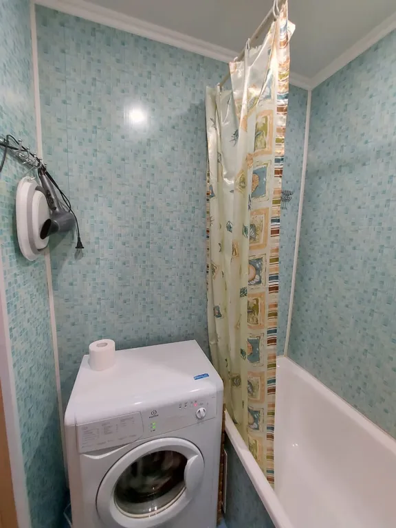Квартира двухкомнатная на улице Мориса Тореза, 56 м², Тюмень — ванная комната