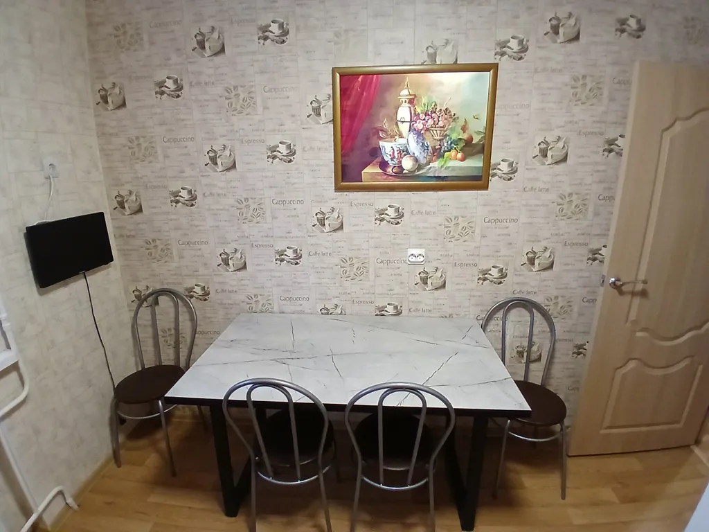 Квартира двухкомнатная на улице Мориса Тореза, 56 м², Тюмень — кухня, фото 2