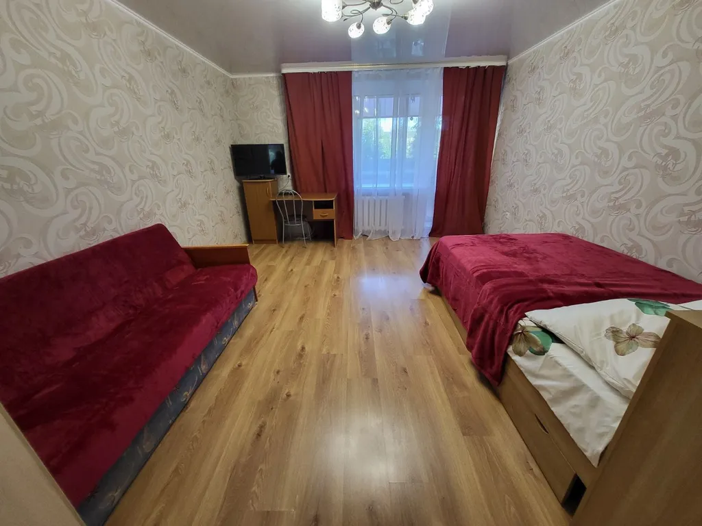 Квартира двухкомнатная на улице Мориса Тореза, 56 м², Тюмень — спальня, фото 5