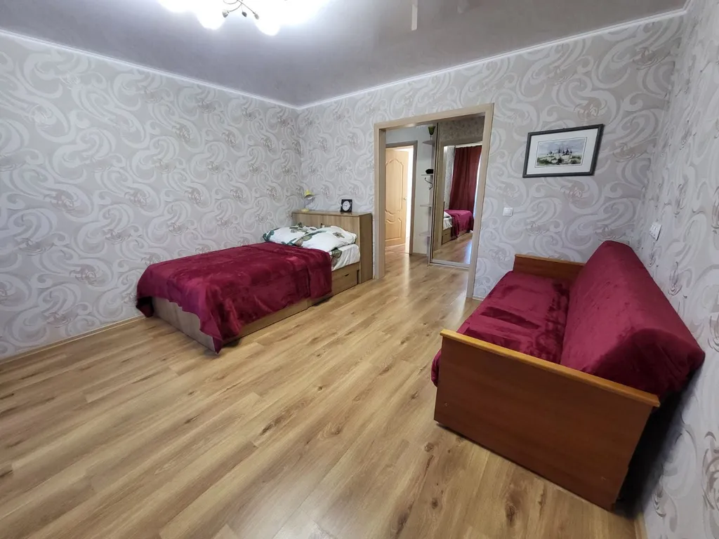 Квартира двухкомнатная на улице Мориса Тореза, 56 м², Тюмень — спальня, фото 6