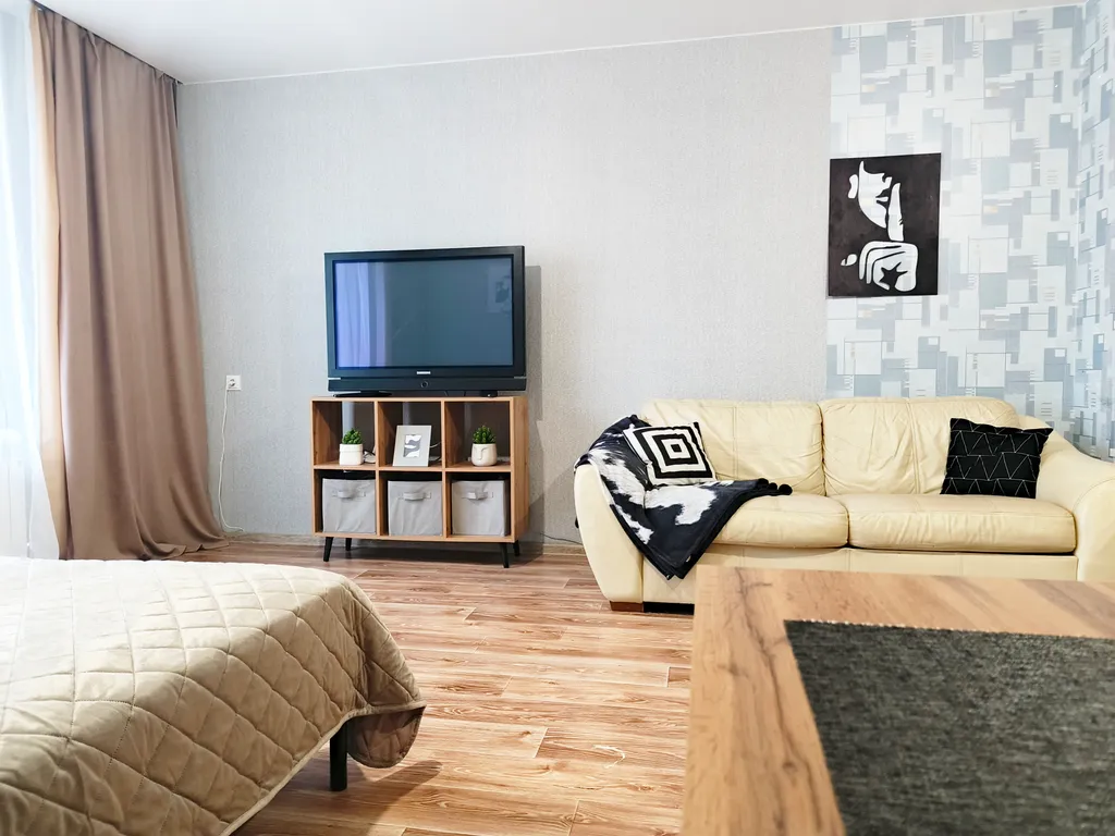 Студия однокомнатная в Центральном, 42 м², Красноярск — спальня, фото 5