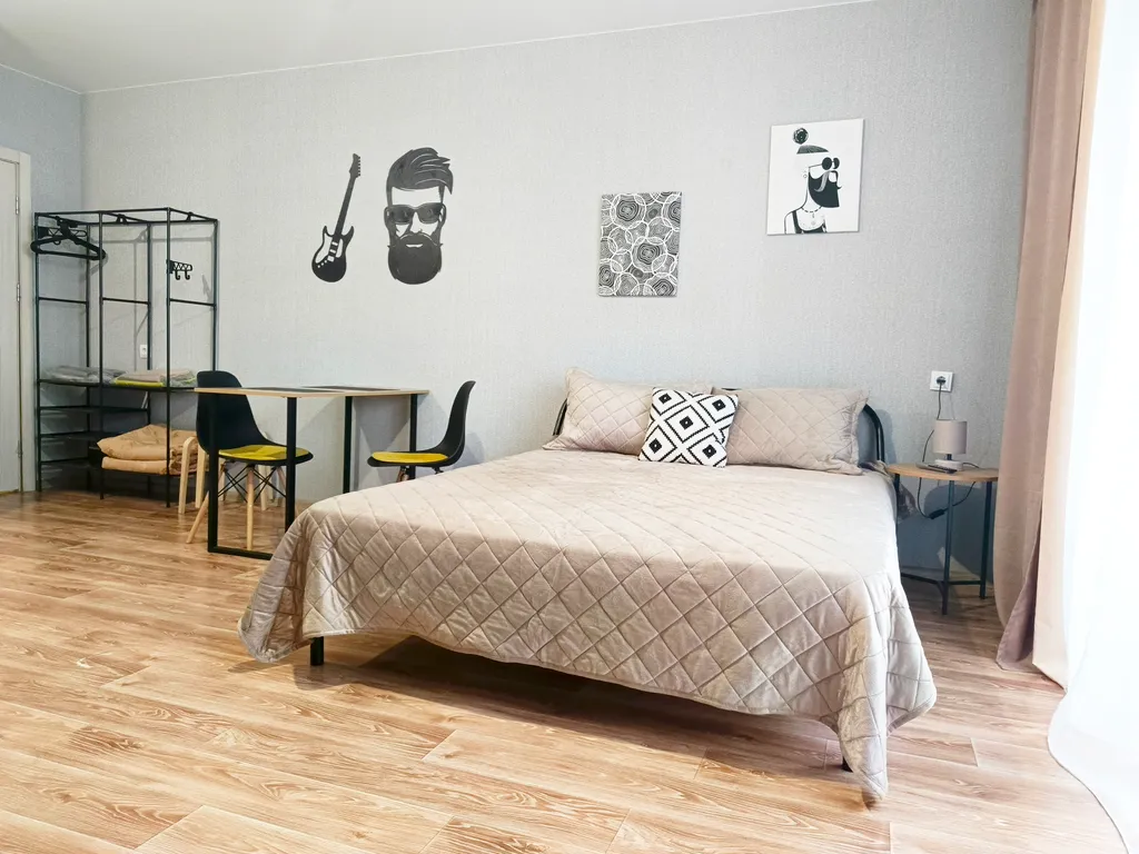 Студия однокомнатная в Центральном, 42 м², Красноярск — спальня, фото 6