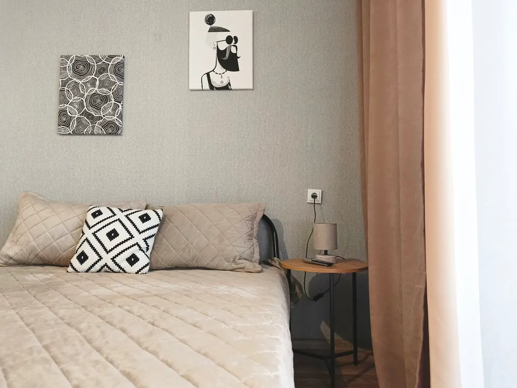 Студия однокомнатная в Центральном, 42 м², Красноярск — спальня, фото 7