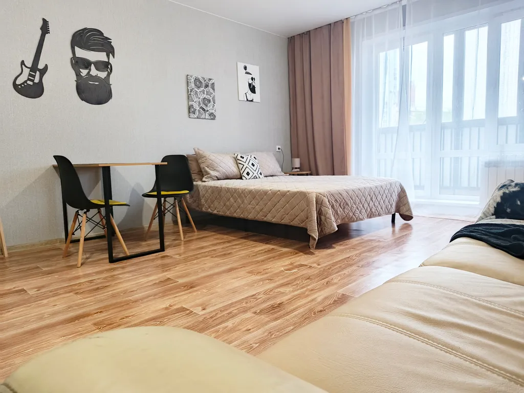Студия однокомнатная в Центральном, 42 м², Красноярск — спальня, фото 8