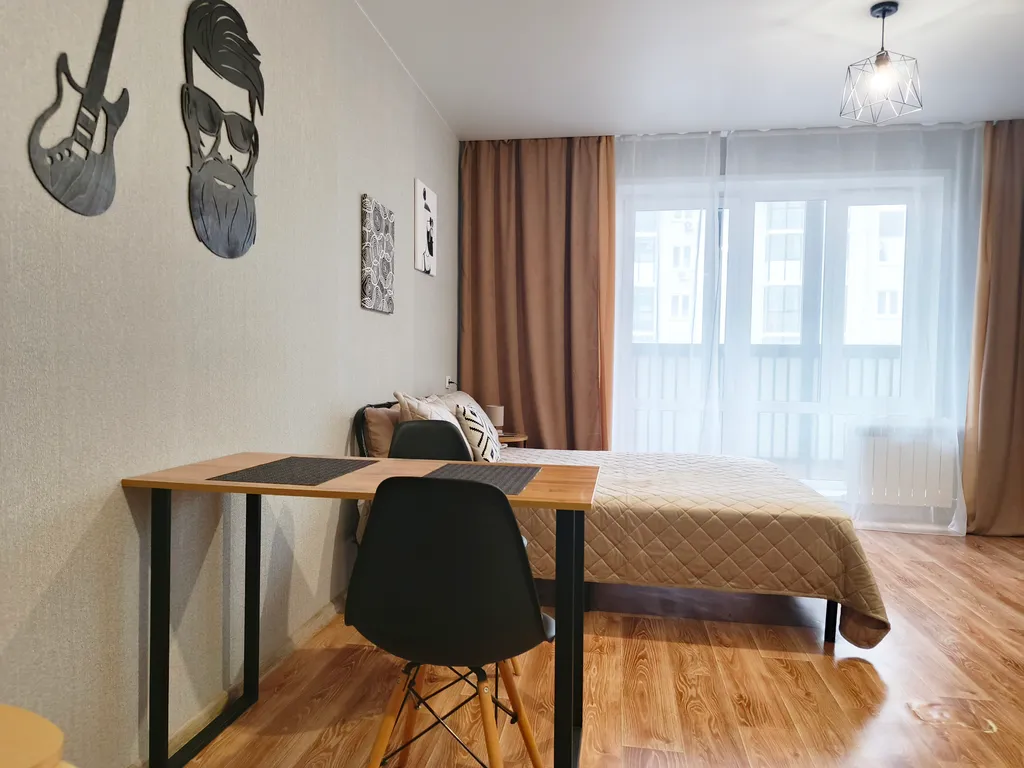 Студия однокомнатная в Центральном, 42 м², Красноярск — спальня, фото 9