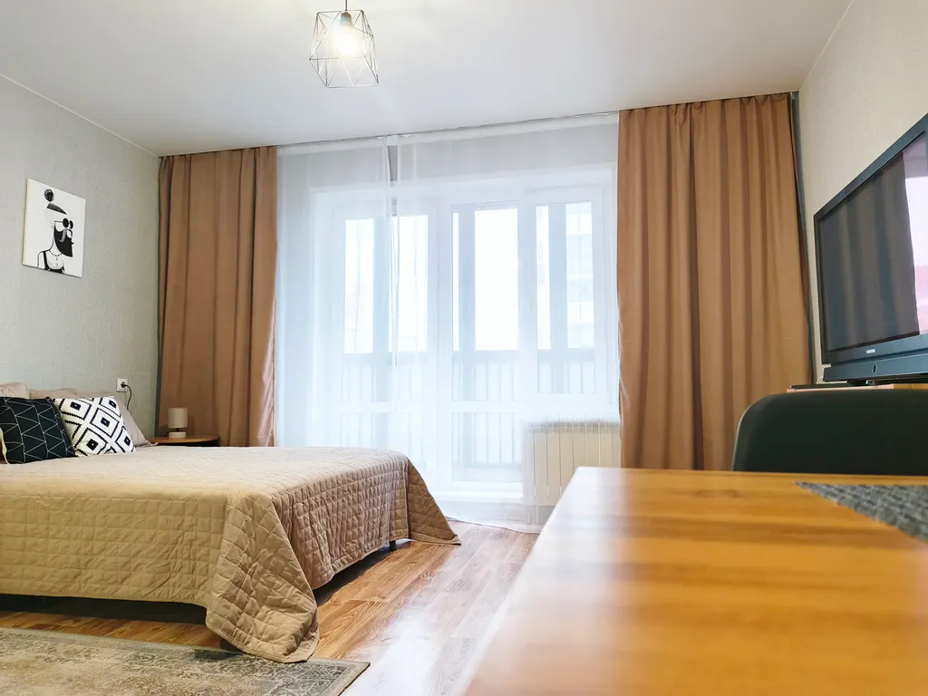 Студия однокомнатная в Центральном, 42 м², Красноярск — спальня, фото 2