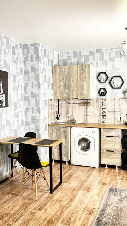 Студия однокомнатная в Центральном, 42 м², Красноярск — кухня, фото 3
